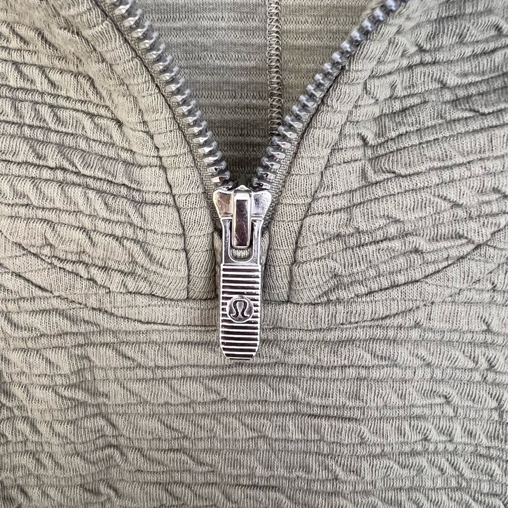 XS/S Lululemon Crop Sweater